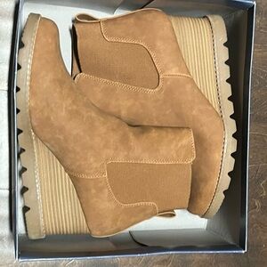 Tan wedge boots